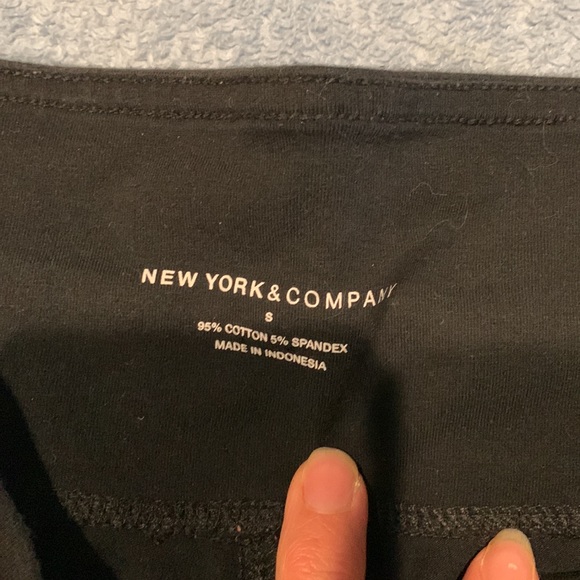 2 pair 3/4 pants. Small. Black/grey. - Picture 4 of 4